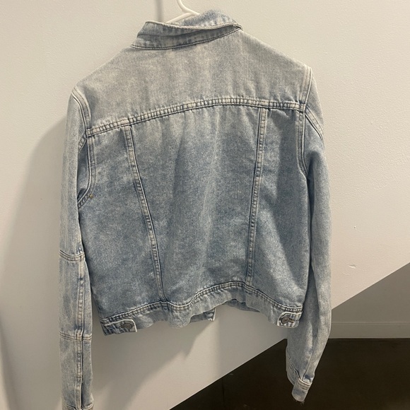Free People Rumors Denim Jacket in a distressed light wash - sz M - Picture 6 of 6